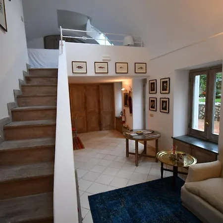 Castello Apartment *